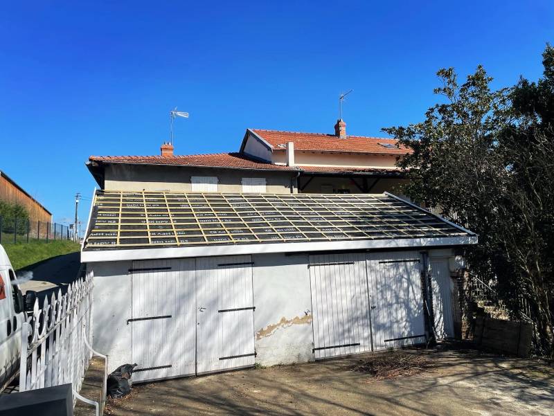 Installation d'une nouvelle couverture toiture maison individuelle 2024 sur Saint-Foy-lès-Lyon 