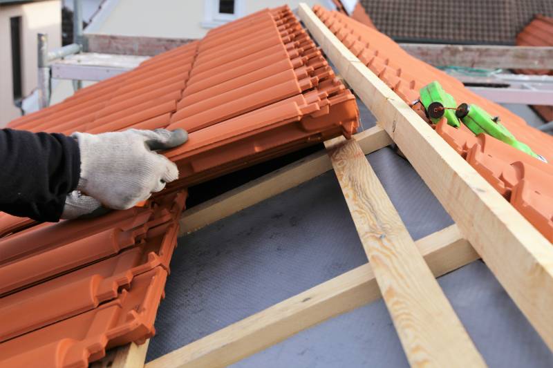 Entreprise pour pose de tuile à douille et lanterne avec percement de volige à Charbonnières-les-Bains (69)