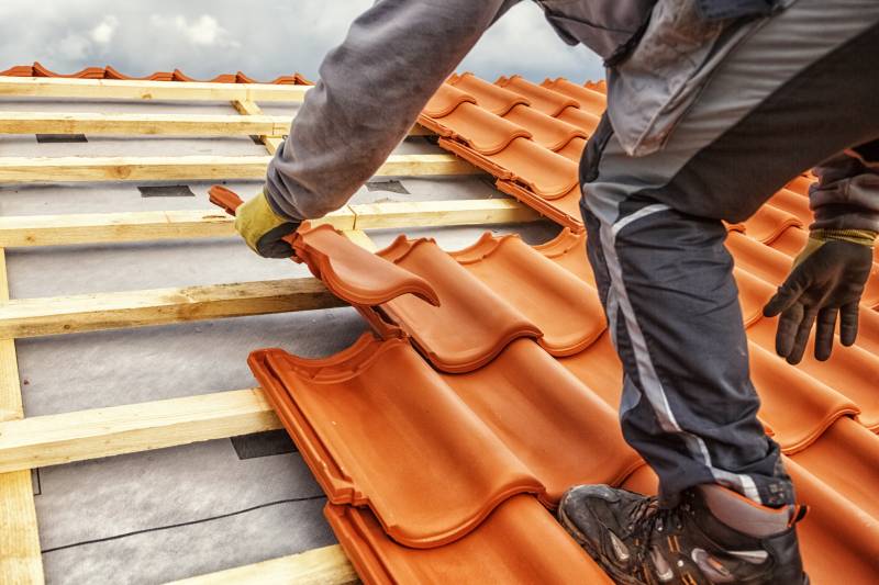 Rénovation complète toiture terrasse Dardilly (69) : dépose, pose de tuiles et isolation