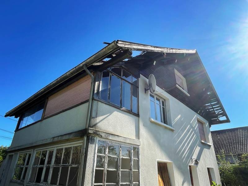 Couvreur à Grézieu-la-Varenne, dans l'Ouest Lyonnaise: remplacement de tuiles avec abergement de cheminé