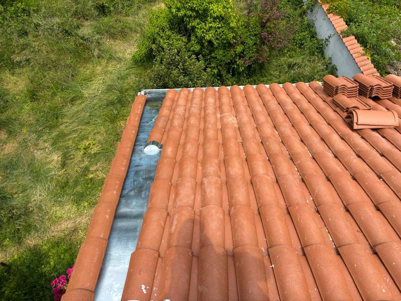 Pose gouttières lyonnaises zinc naturel maison traditionnelle Mornant 69