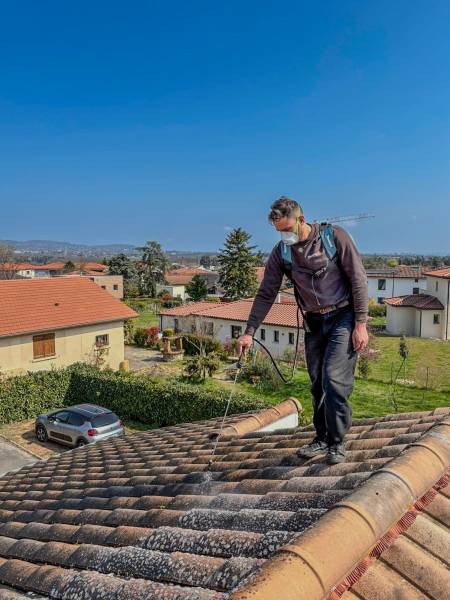 Application de traitement fongicide Dalep sur une surface de 150m2 à Messimy Sud Lyonnais.