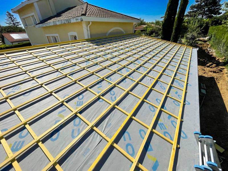 Remplacement de toiture avec bandeaux bois et couvre-joints aluminium à La Tour-de-Salvagny