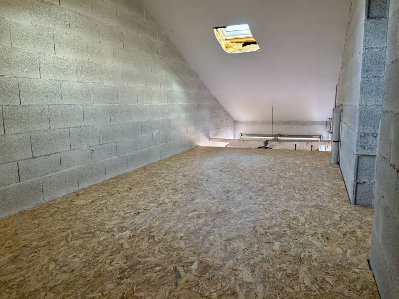 Renforcement des combles avec un plancher en bois et OSB pour un aménagement réussi à Bibost (69)