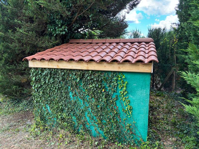 Dépose complète d'anciennes tuiles et évacuation sur chantier résidentiel à Lentilly dans le Rhône