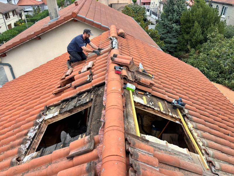 Installation de stores occultants VELUX pour chambre d’enfants sous comble à Vaugneray (69)