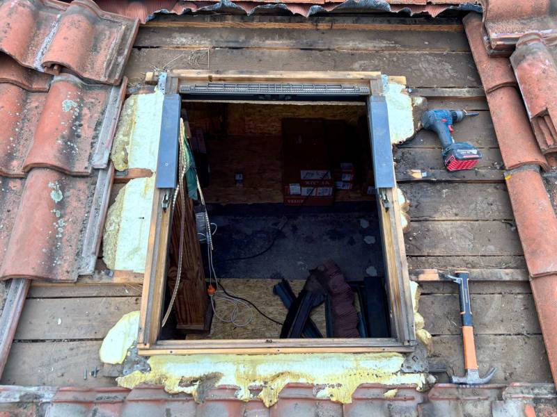Artisan agréé VELUX pour changement de fenêtre de toit à Messimy (Rhône)