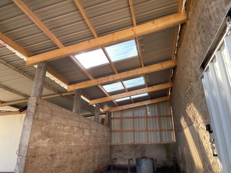 Couverture d'abri en bac acier : rénovation d'appentis de 50 m2 à Craponne (69)