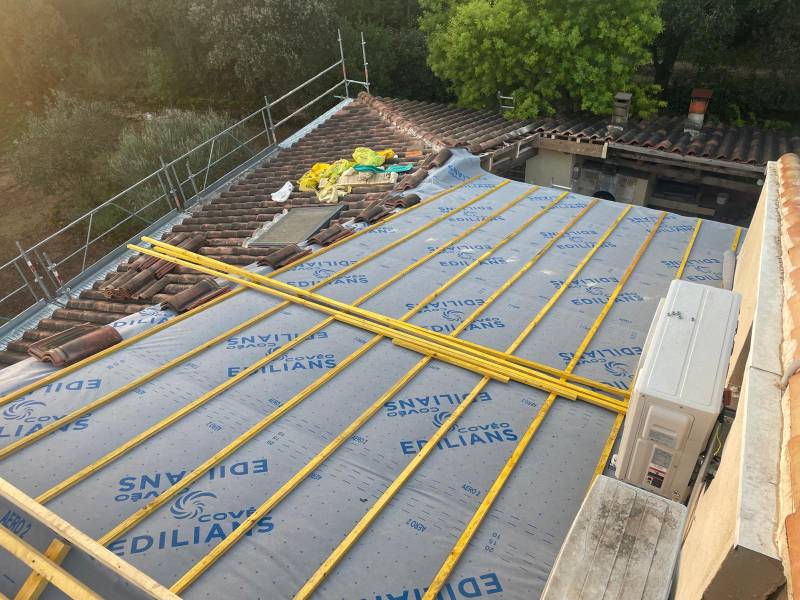 Remplacement de toiture avec tuiles Omega 10 Mistral à Brignais et dans l'Ouest Lyonnais