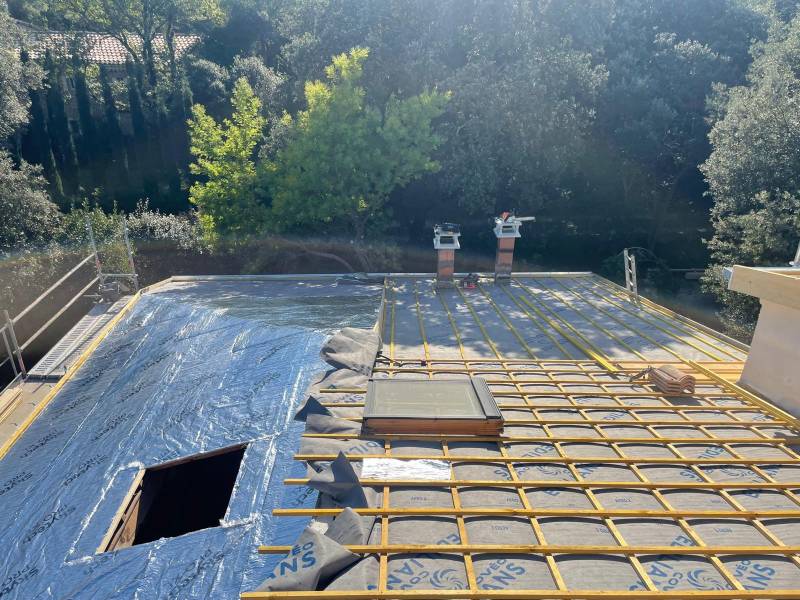 Service expert en rénovation de toiture sur terrasse à Soucieu-en-Jarrest dans l'Ouest Lyonnais : garantie artisanale