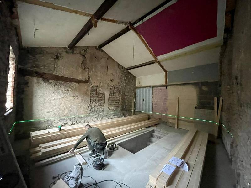 Installation d’une mezzanine en bois sur mesure dans une maison à Francheville (69)