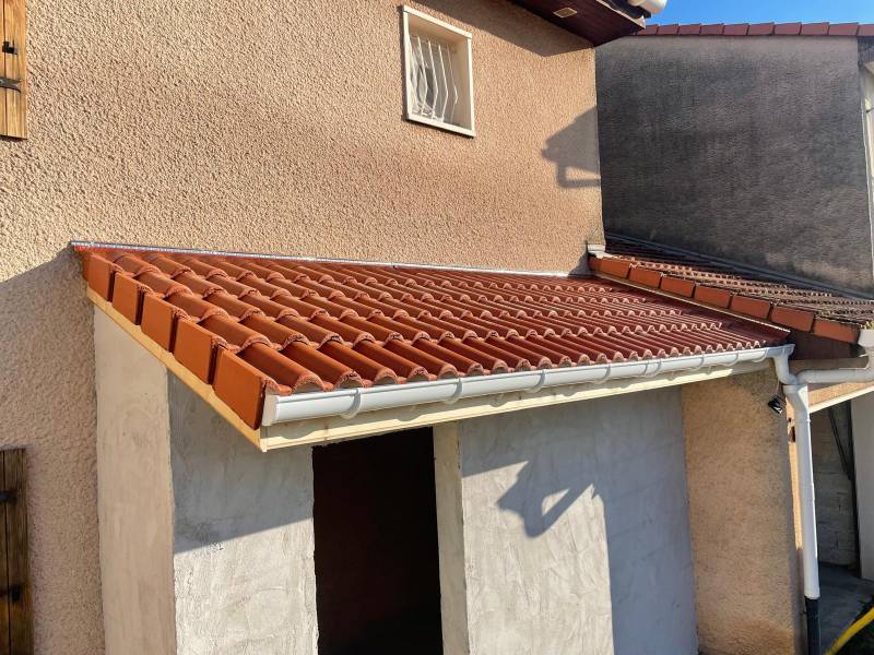 Extension de charpente, couverture et zinguerie sur-mesure pour maison de lotissement à Craponne (69)