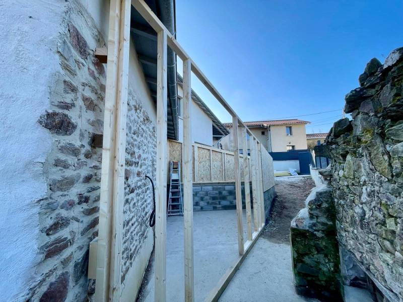 Rénover et agrandir votre maison à Vaugneray (69) avec une extension en ossature bois sur mesure